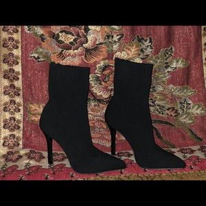 Heels heels heels . 🖤